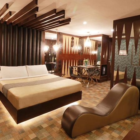 Victoria Court San Fernando Motel Bagian luar foto